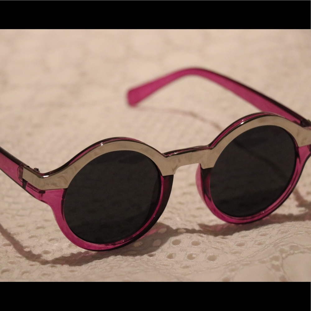 Magenta fashion sunglasses